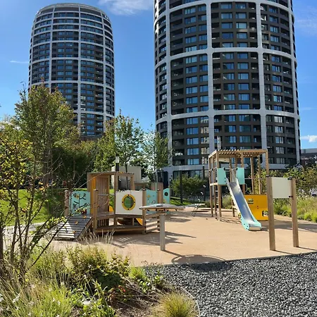 Sky Park Sunrise Apartment, 2 Bedrooms, Downtown * Братислава