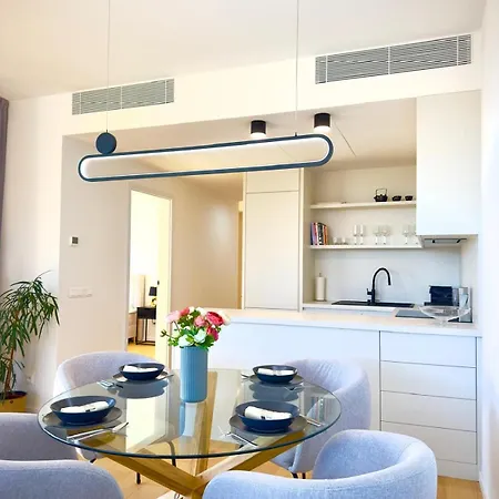 Sky Park Sunrise Apartment, 2 Bedrooms, Downtown Appartement Bratislava