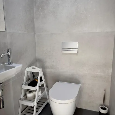 Sky Park Sunrise Apartment, 2 Bedrooms, Downtown * Братислава