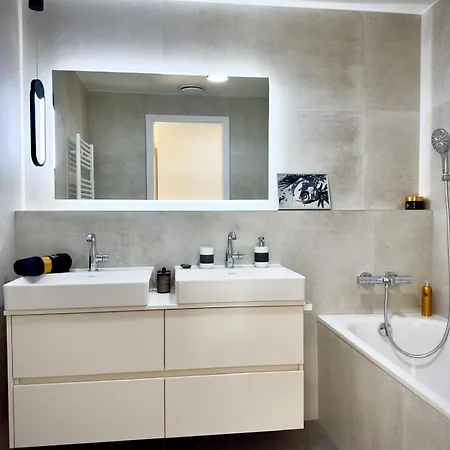 Sky Park Sunrise Apartment, 2 Bedrooms, Downtown 아파트